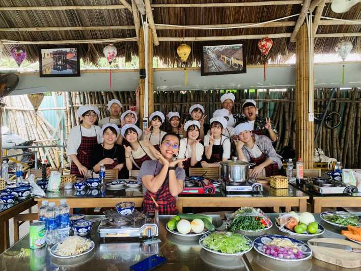 Из Хойана: тур по рынку, катание на лодке с корзиной и кулинарный мастер-класс