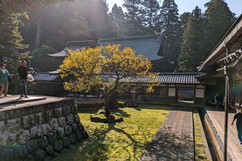 Von Kanazawa: Buddhistischer Tempel Eiheiji und Schlossstadt FukuiVom Bahnhof Fukui einsteigen