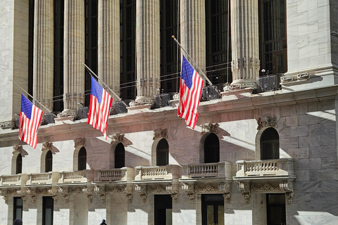 NYC: 9/11 Memorial, Wall Street, and Seaport Guided Tour French