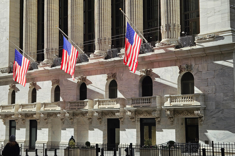NYC: 9/11 Memorial, Wall Street, and Seaport Guided Tour French