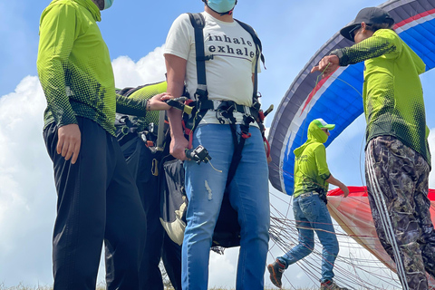 Medellín: Skip-the-Line Paragliding W 20-Yr Experience Pilot