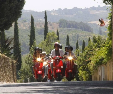 Florence/Badesse: Tuscany Group Vespa Tour with Wine Tasting