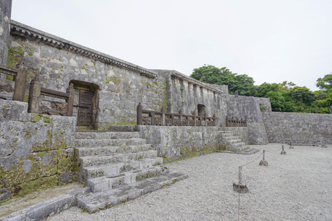 Naha: Okinawa Shuri Castle Peace Walking Tour