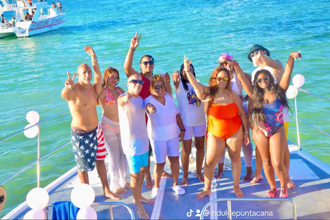 Private Catamaran with Open Bar and Dominican Meal