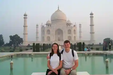 From Jaipur: Taj Mahal Sunrise and Agra Fort Private Trip