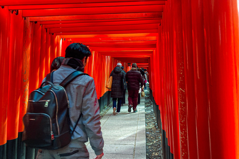 Kyoto: Fushimi Inari Night Walking Tour with Guide Kyoto: Mystical Fushimi Inari Night Walk with Pro Guide