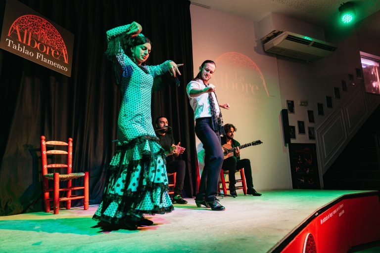 Granada: flamencoshow in La AlboreáGranada: flamencoshow in La Alboreá met wijn en worst