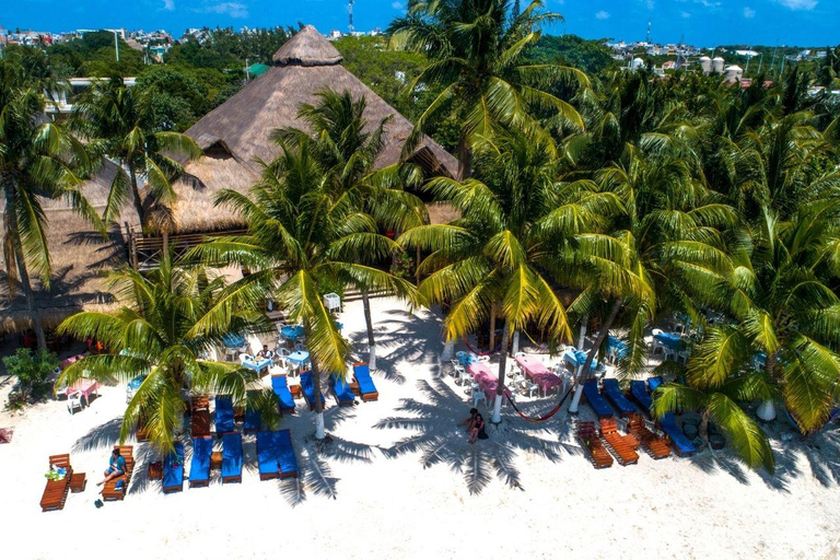 Isla Mujeres: Passeio de catamarã com snorkel, bufê e bebidasSomente entrada Sem transporte