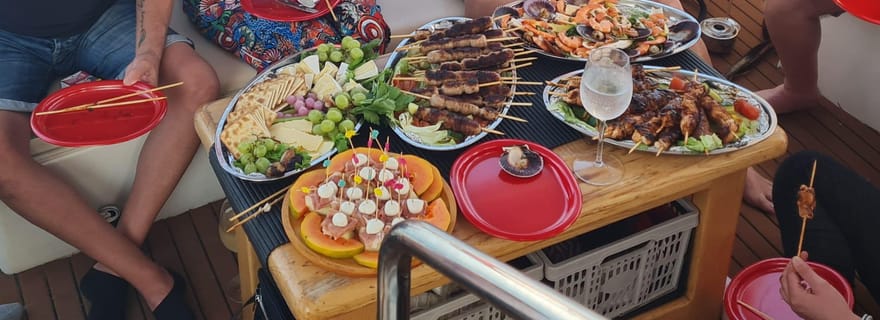 Winter Sun Boat Picnic – 3-Hour Private Cruise - Fuengirola