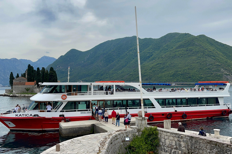 Tours en bateau dans la baie de Boka avec &quot;Katica : &quot;Visite de la Dame des Rochers