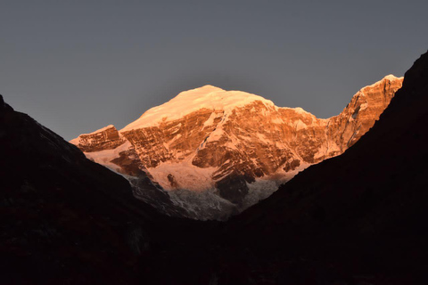 &quot;Desvelando el Himalaya: Aventura de 12 días en Jomolhari Trek&quot;