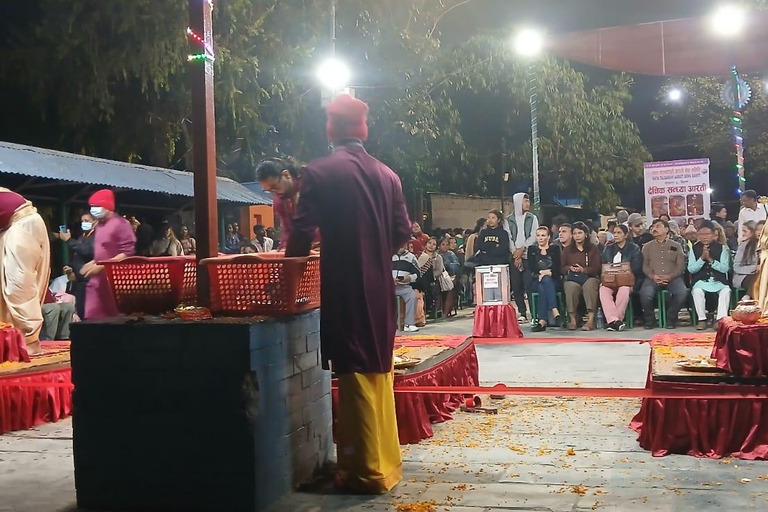 Pokhara: Aarati ceremonie in Tal Barahi tempel met gids