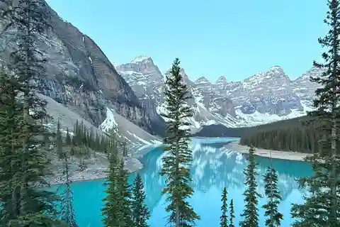 Moraine Lake& Lake Louise half day journey