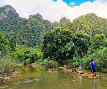 Sok River: Bamboo Raft Ride, Monkey Temple & View Point Tour