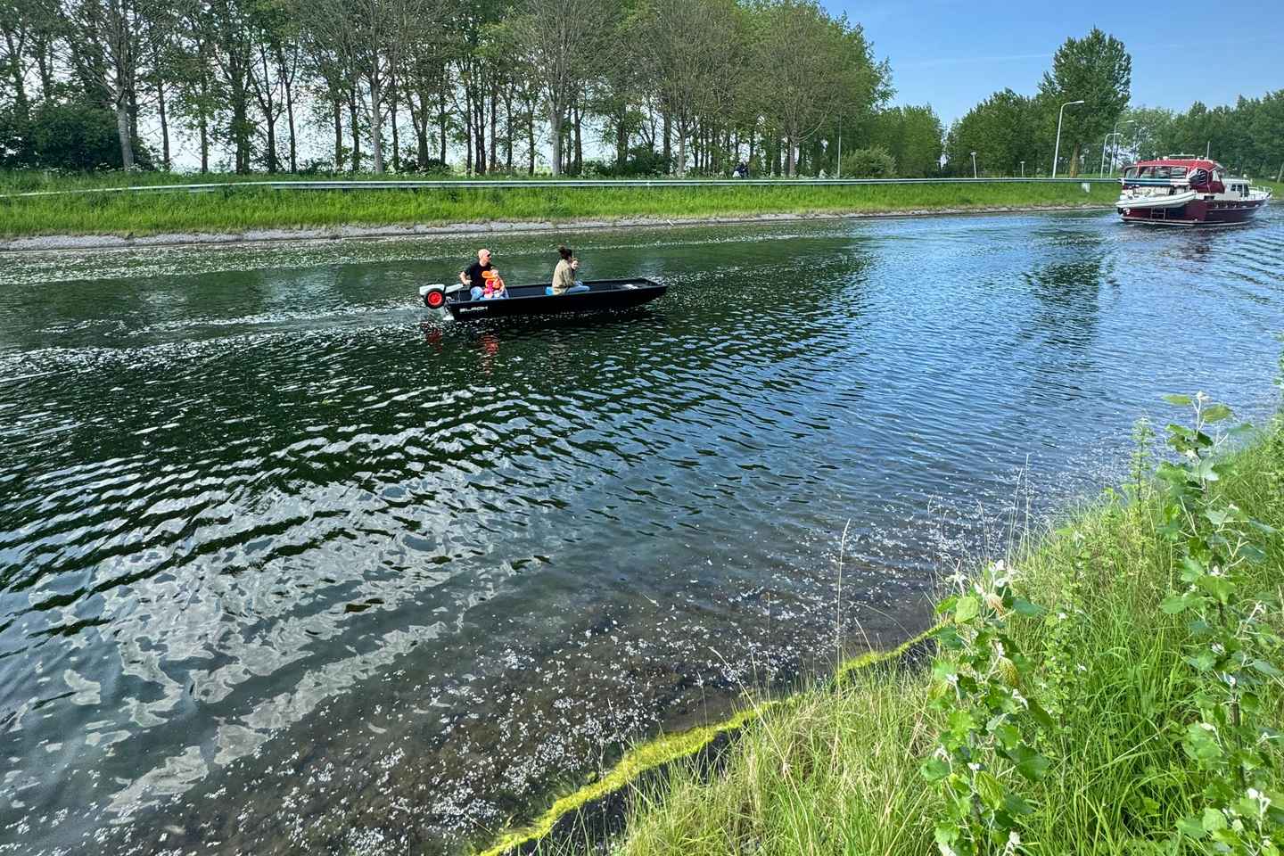 Sjálfsleiga á rafbáti