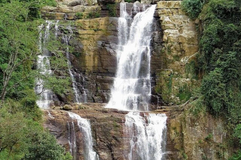 康提：兰博达瀑布和普纳瀑布，以及安布鲁瓦瓦天空塔日落康提：兰博达瀑布和普纳瀑布，以及安布卢瓦瓦天空塔日落之旅