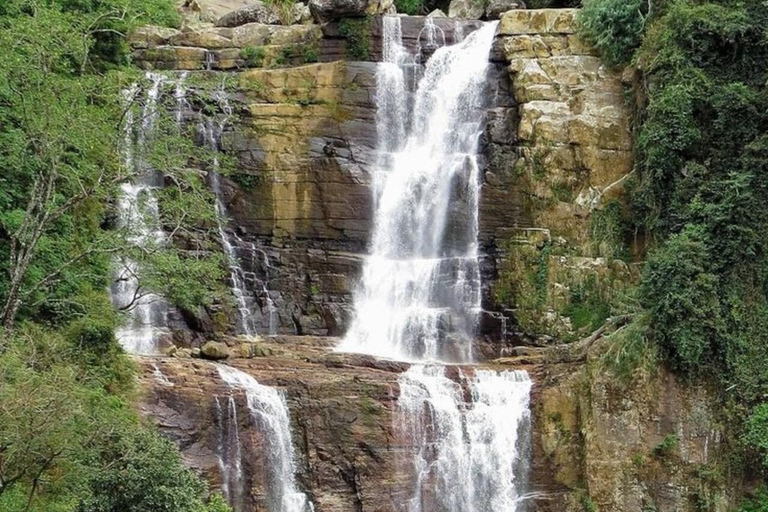 康提：兰博达瀑布和普纳瀑布，以及安布鲁瓦瓦天空塔日落康提：兰博达瀑布和普纳瀑布，以及安布卢瓦瓦天空塔日落之旅