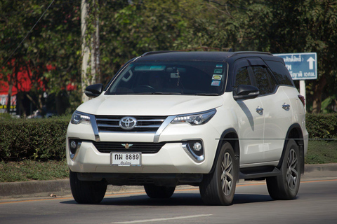 From Delhi: Private Taj Mahal & Agra Luxury Tour by Fortuner Tour with Toyota Fortuner and Tour Guide Only