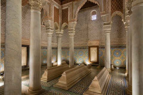 Marrakesh: Saadian Tombs, Bahia Palace, Mellah & Medina Tour Shared Group Walking Tour in English from the Meeting Point