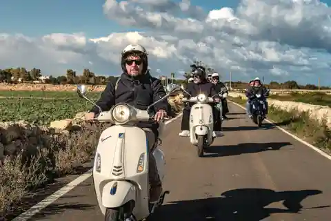 Vespa panoramic tour: Trulli and Countryside with tastings in Itria Valley
