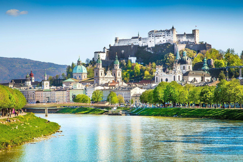 Da Vienna: Tour di un giorno ad Hallstatt e Salisburgo e giro in barcaTour condiviso