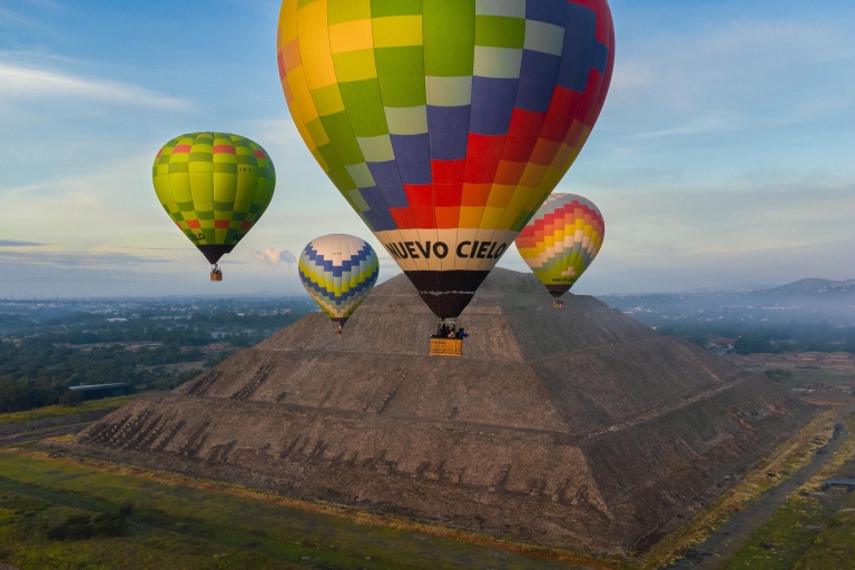 Teotihuacan : Vol en ballon avec petit-déjeuner dans une grotte naturelleVol en montgolfière sans petit-déjeuner ni transport