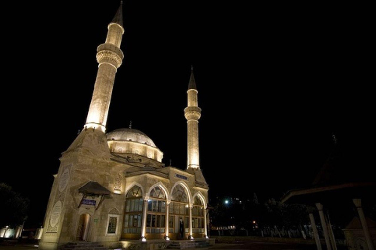 Baku: Tour noturno com as Torres das Chamas e a Praça da Bandeira