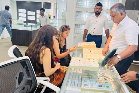 Vanuit Colombo: Dagtocht Kandy en Pinnawala met lunch