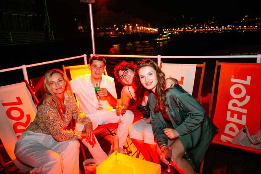Budapest: Sightseeing-Flussfahrt mit unbegrenzten Cocktails. Foto: GetYourGuide
