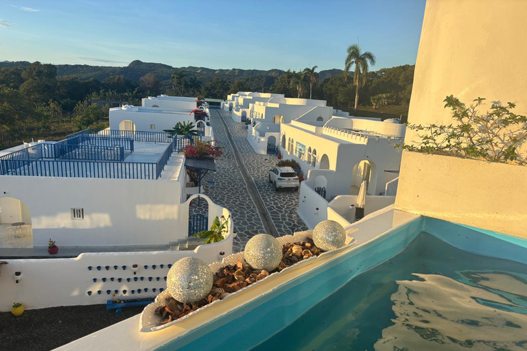 Grecialandia Santorini Tour with Lunch and Transfers