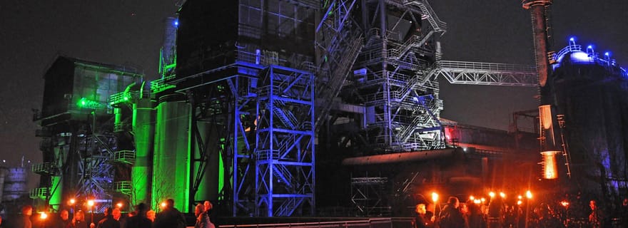 Visite aux flambeaux de l'ancienne usine sidérurgique