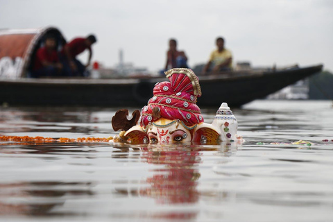 Varanasi: Duchowy spacer, rejs łodzią i ceremonia pudży