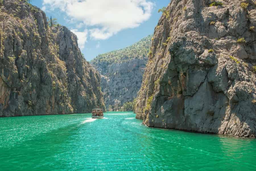 Alanya: Green Canyon - Bootstour mit Mittagessen und Softdrinks. Foto: GetYourGuide Alanya: Green Canyon - Bootstour mit Mittagessen und Softdrinks. Foto: GetYourGuide
