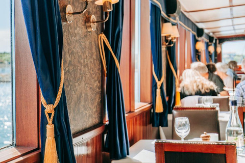 Gothenburg: Archipelago Cruise with Swedish Fika (Guided)