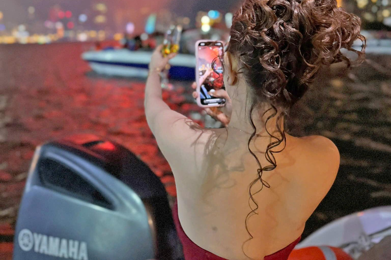 胡志明市：2026年除夕烟花快艇之旅团体游：除夕烟花快艇巡游