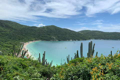 Visite en bateau des plages d&#039;Arraial do Cabo avec prise en charge à l&#039;hôtel