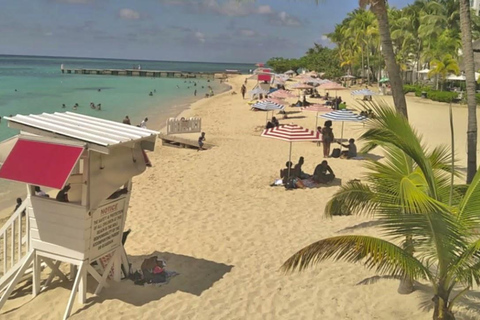 Montego Bay: Doctor's Cave Beach Day Trip with Pickup