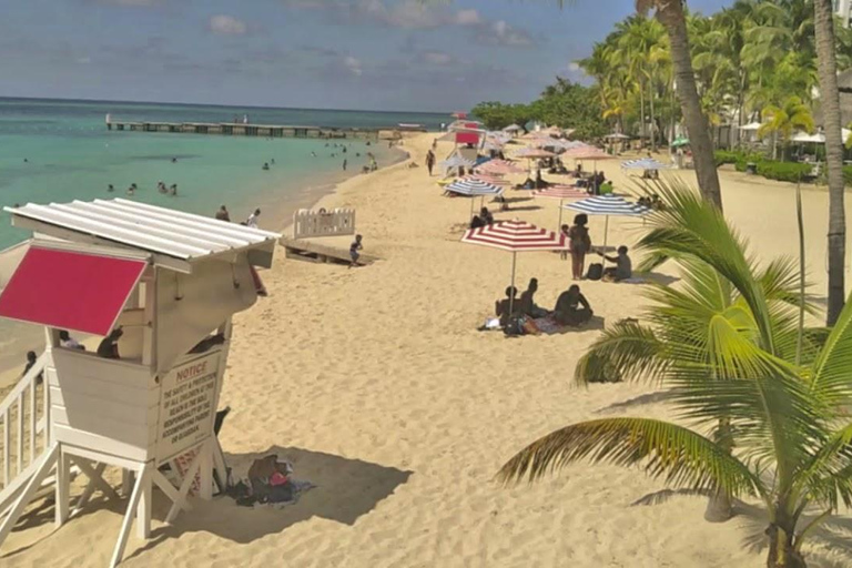 Montego Bay: Doctor's Cave Beach Day Trip with Pickup