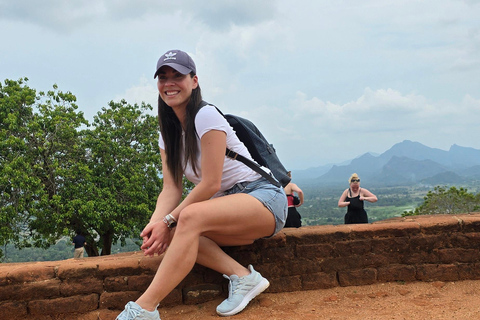 Kandy: Polonnaruwa, Sigiriya & Dambulla Private Tour