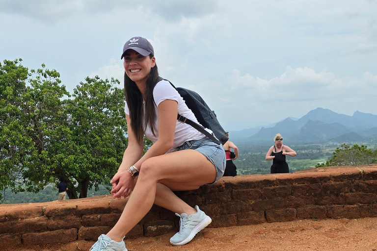Kandy: Polonnaruwa, Sigiriya & Dambulla Private Tour
