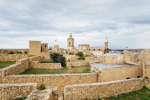 De Malta: Passeio de jipe de dia inteiro em Gozo com almoço e passeio de barcoDe Malta: Excursão de Jipe de 1 Dia a Gozo com Almoço e Passeio de Barco