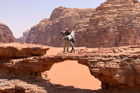 Tour in jeep di 2H Mattina o tramonto nel deserto di Wadi Rum