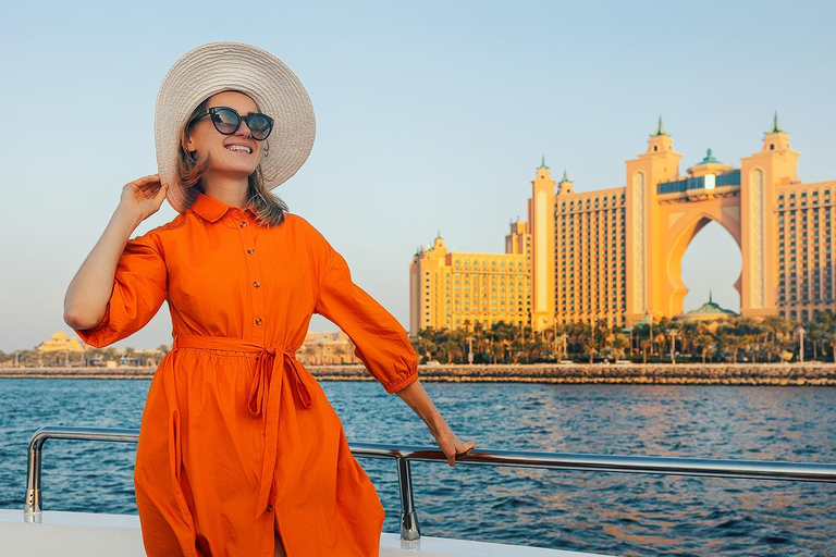 Dubai: Luxury Yacht Tour with Water Soft Drinks Dubai: Sunset Luxury Yacht Tour with Snack Box & Soft Drinks