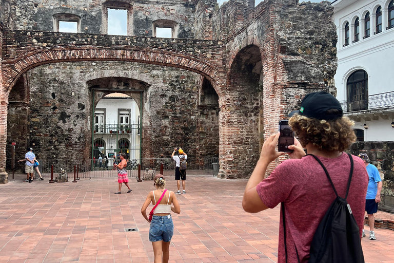 "Fietstour Casco Viejo en Panama Stad Ontdek de essentieFietstour in Panama Stad en de Oude Stad met lokale gids
