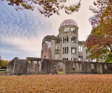 Osaka/Kyoto: Hiroshima Miyajima Bus Tour & Shinkansen Ticket