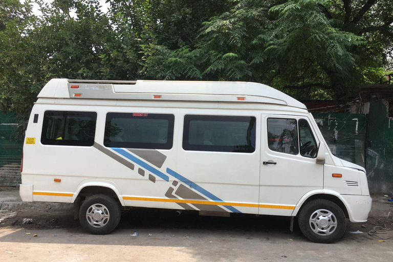 Motorista pessoal e carro novoMotorista pessoal e nova cabine com ar condicionado