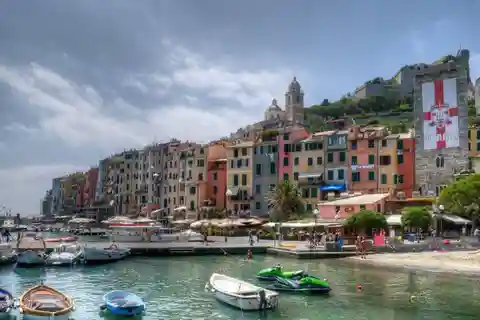 VISITE TOURISTIQUE ET BAIGNADE EN BATEAU