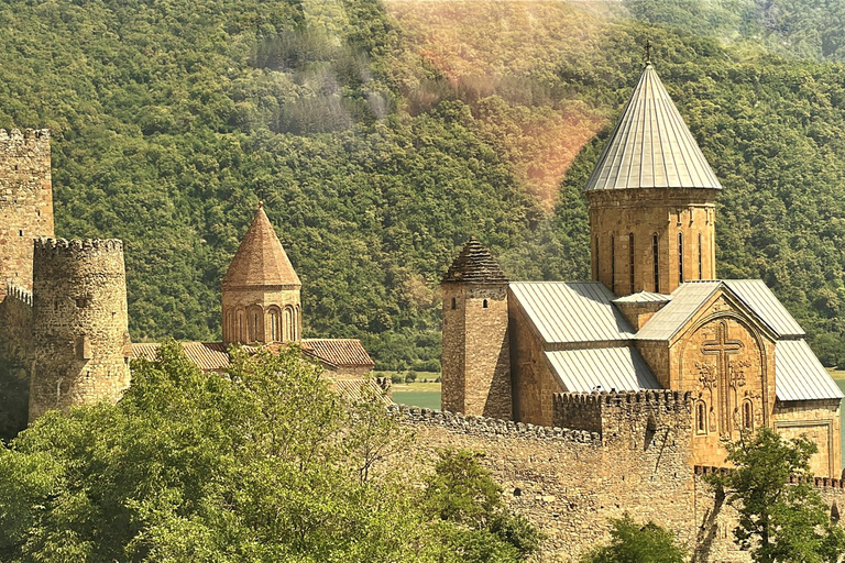 From Tbilisi: Kazbegi, Ananuri & Gudauri Private Tour
