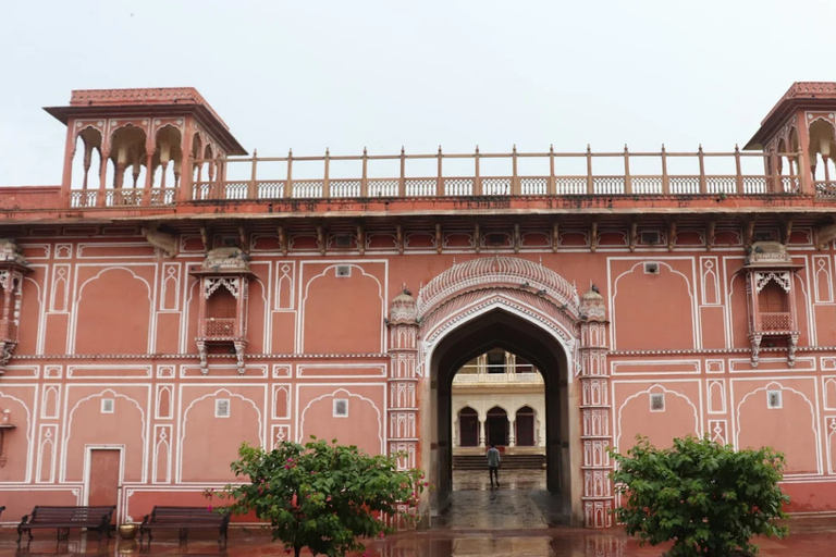 Jaipur: Hawa Mahal, Palace Guided Tour with Entry Ticket Jaipur: Hawa Mahal, Palace Guided Tour with Entry Ticket