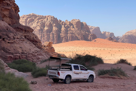 Wadi Rum: tour de medio día en jeep con guía beduino